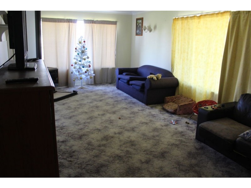 27 Railway Parade, Gravesend NSW 2401