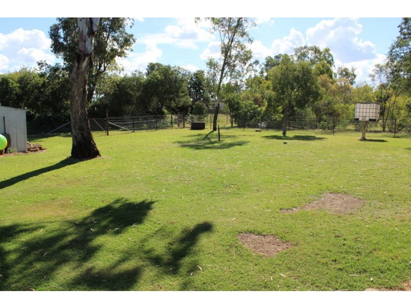 27 Railway Parade, Gravesend NSW 2401