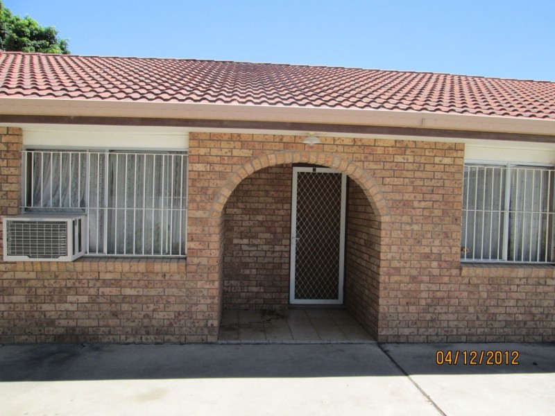 2/11 Dover Street, Moree NSW 2400