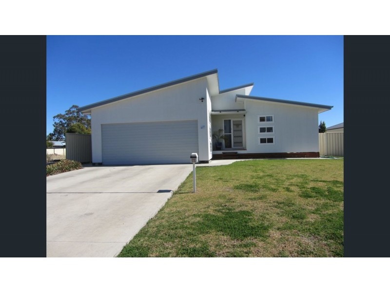 33 Bohenia Crescent, Moree NSW 2400