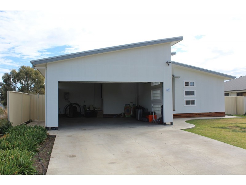 33 Bohenia Crescent, Moree NSW 2400