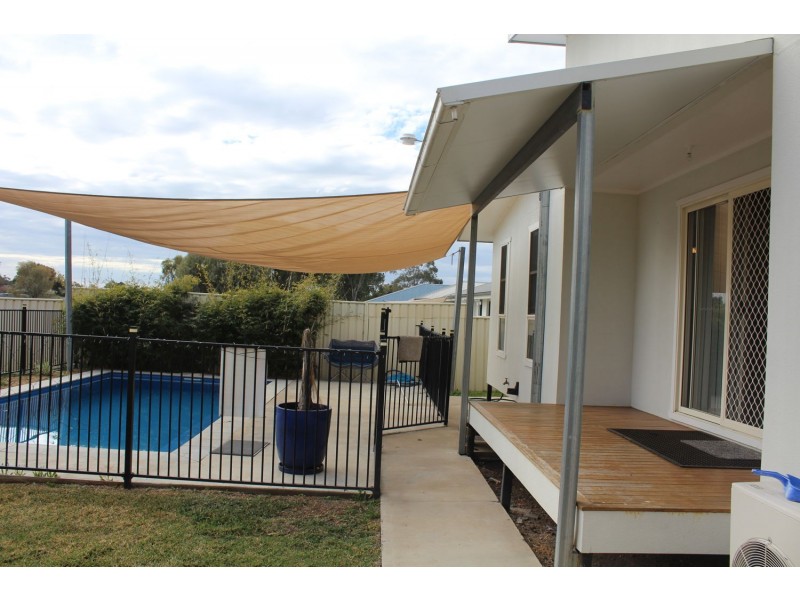 33 Bohenia Crescent, Moree NSW 2400