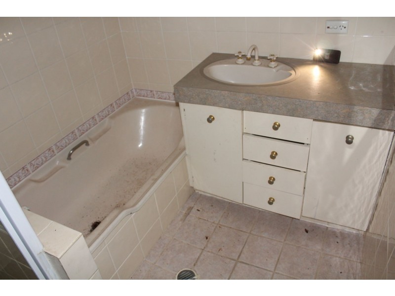 2 Wattle Crescent, Moree NSW 2400