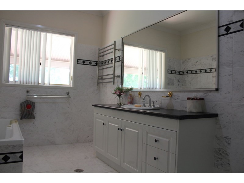 9 Robertson Avenue & Kamilaroi Drive, Moree NSW 2400