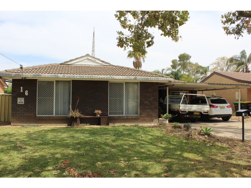 16 Boland Drive, Moree NSW 2400