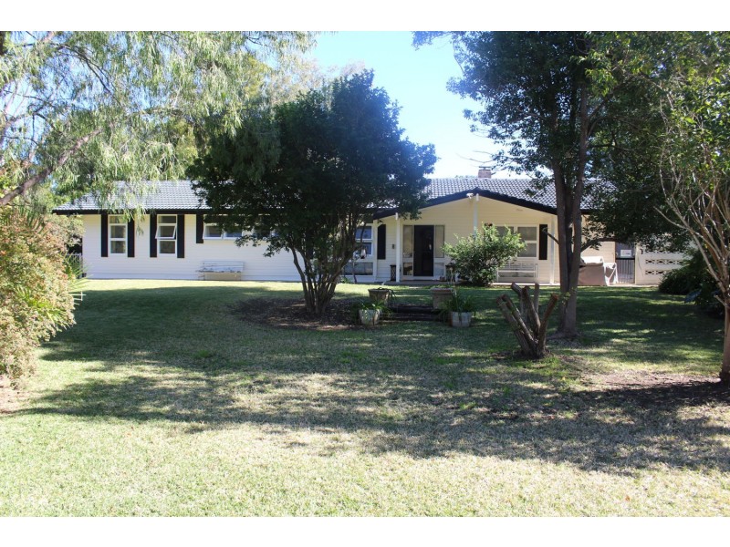 27 Sunnyside Road, Moree NSW 2400