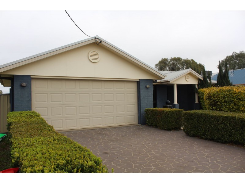 29 Bohenia Crescent, Moree NSW 2400