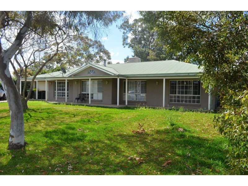 11 Loren Avenue, Moree NSW 2400