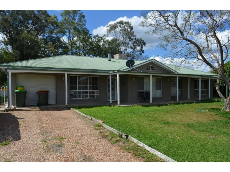 11 Loren Avenue, Moree NSW 2400