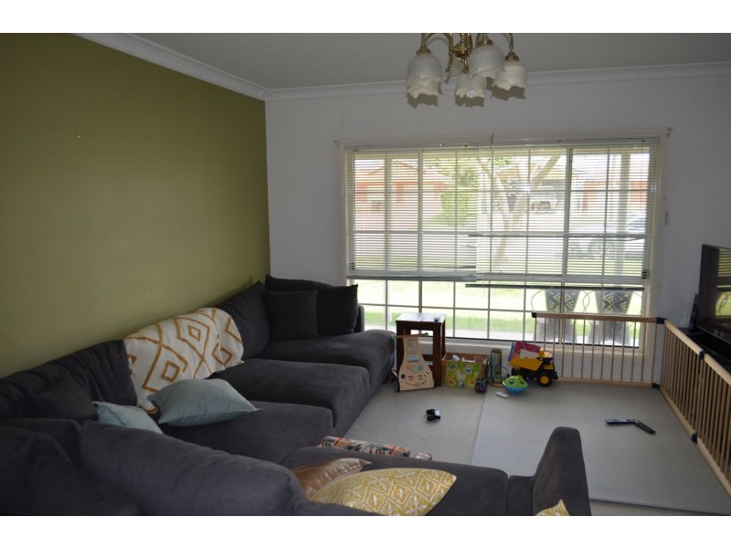 11 Loren Avenue, Moree NSW 2400