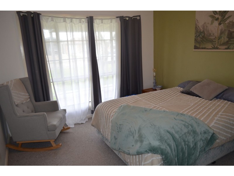 11 Loren Avenue, Moree NSW 2400