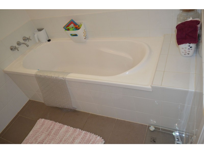 11 Loren Avenue, Moree NSW 2400