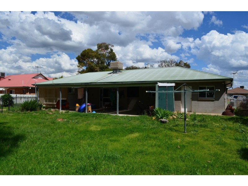 11 Loren Avenue, Moree NSW 2400