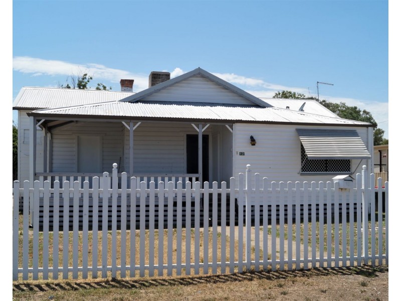 12 Oak Street, Moree NSW 2400