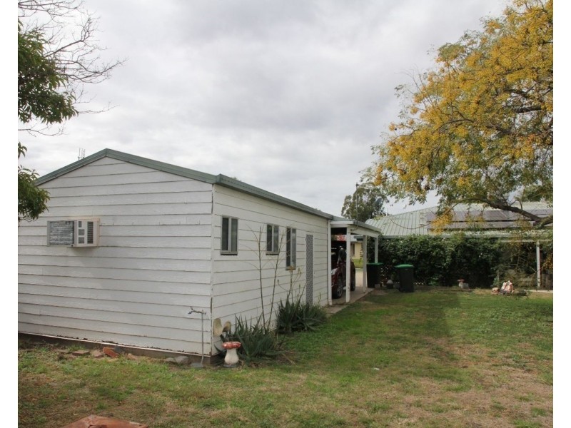 8 Willow Place, Moree NSW 2400