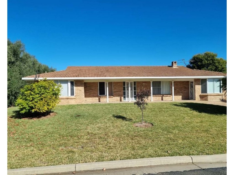 52 Tirzah St, Moree NSW 2400