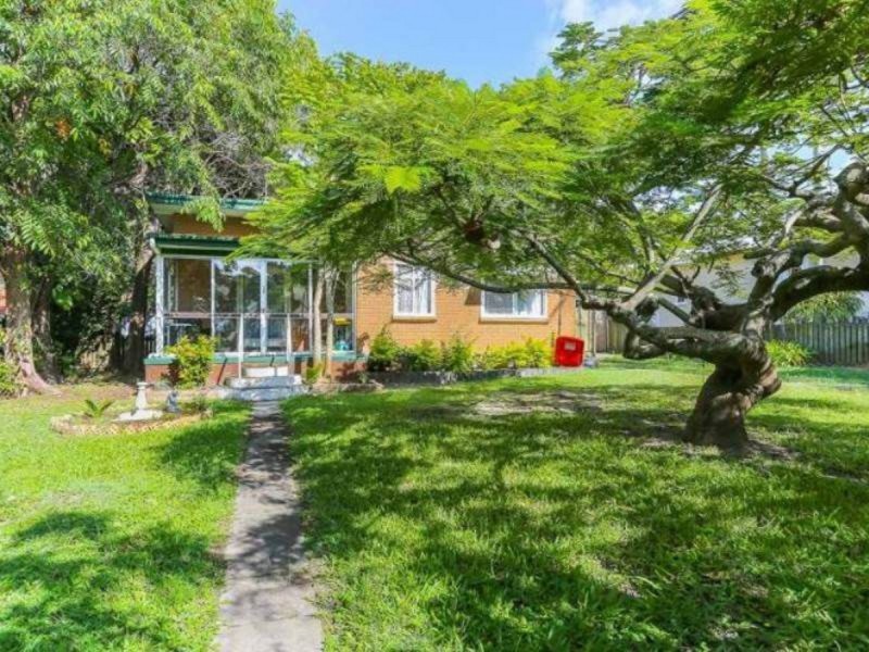 143 Oxley Avenue, Woody Point QLD 4019