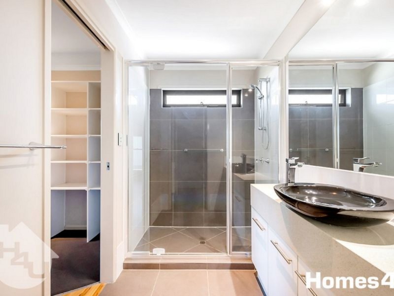 5 First Street, North Lakes QLD 4509