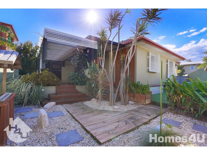 1 Hardiman Street, Woody Point QLD 4019