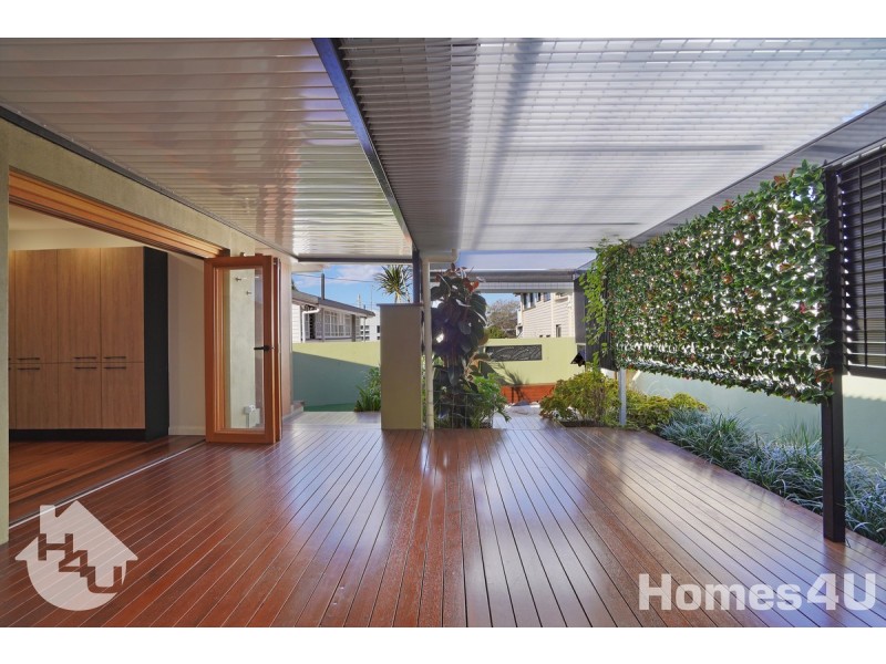 1 Hardiman Street, Woody Point QLD 4019