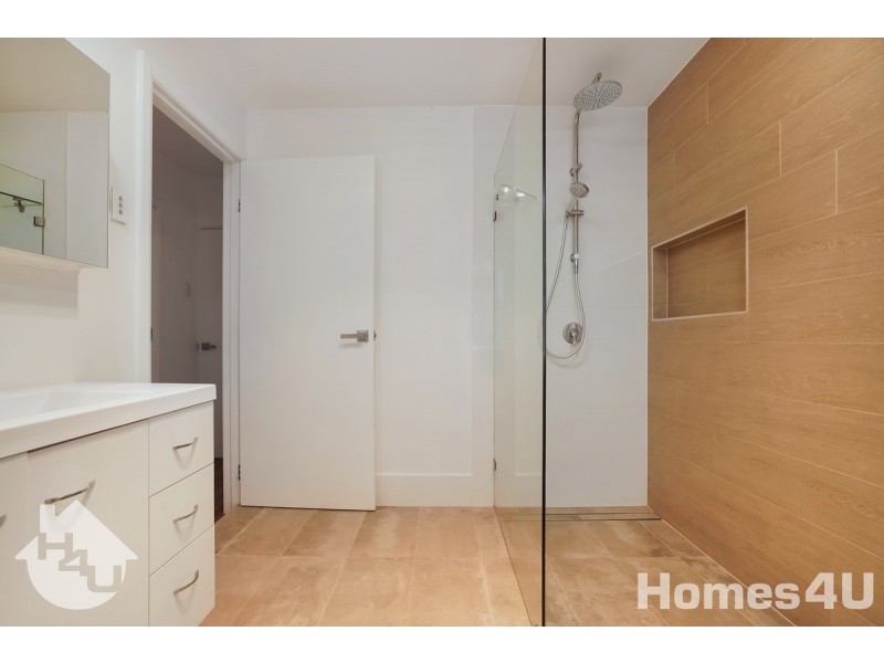 1 Hardiman Street, Woody Point QLD 4019