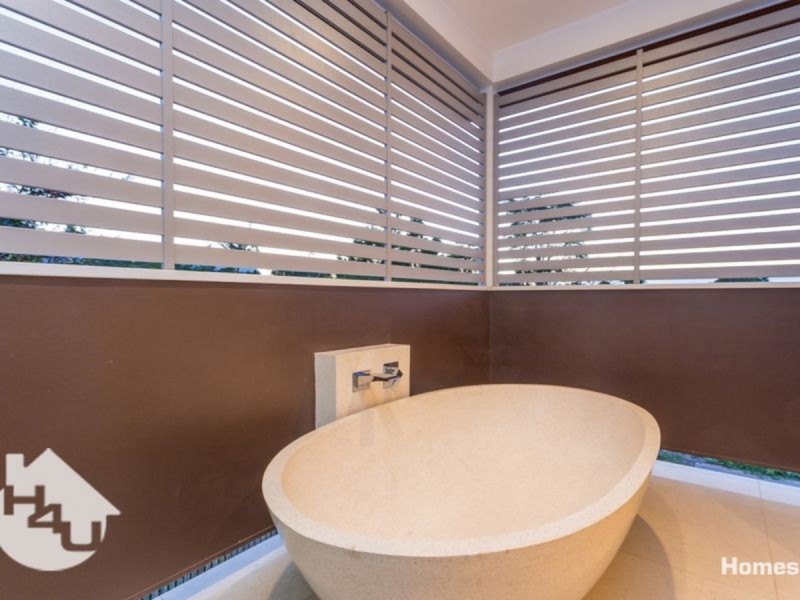 48 Fourth Avenue, Sandgate QLD 4017