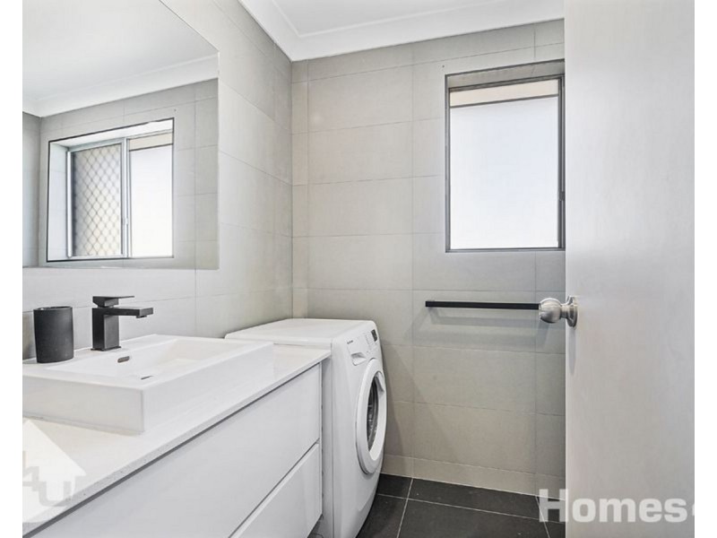 Unit 4/24 Silvyn Street, Redcliffe QLD 4020
