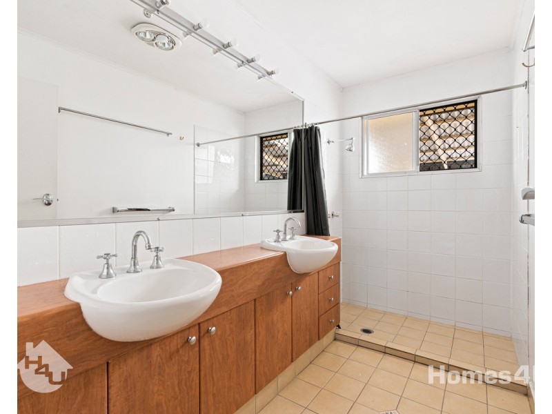 31 Hill Parade, Clontarf QLD 4019