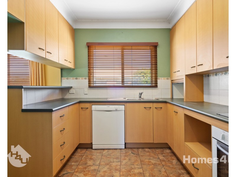 557 Oxley Avenue, Redcliffe QLD 4020