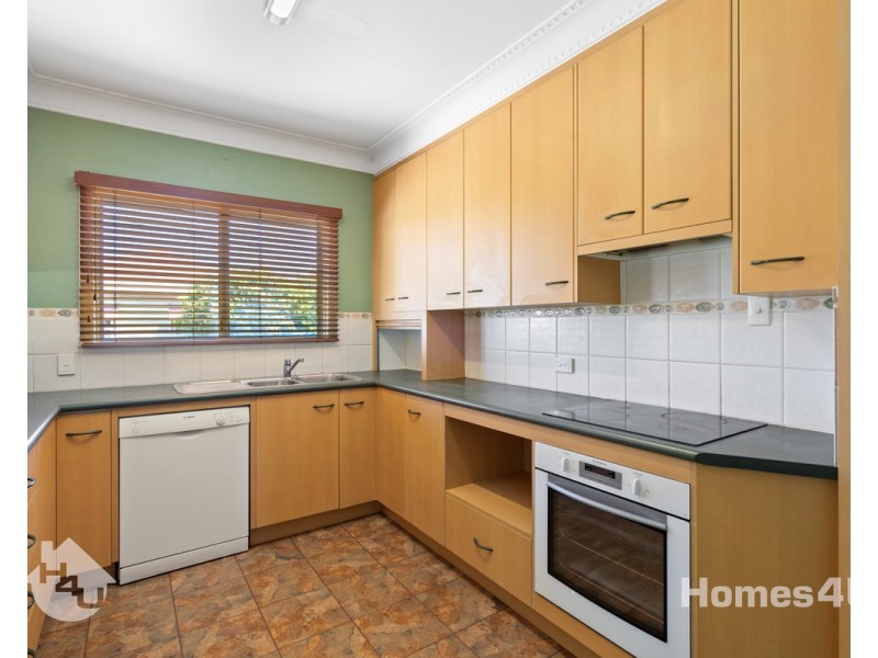 557 Oxley Avenue, Redcliffe QLD 4020