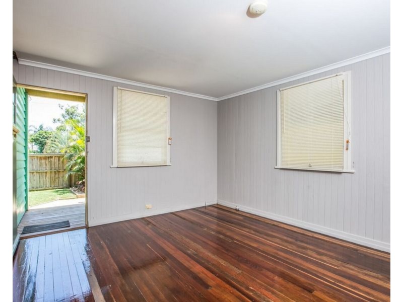 6 Louis Street, Redcliffe QLD 4020