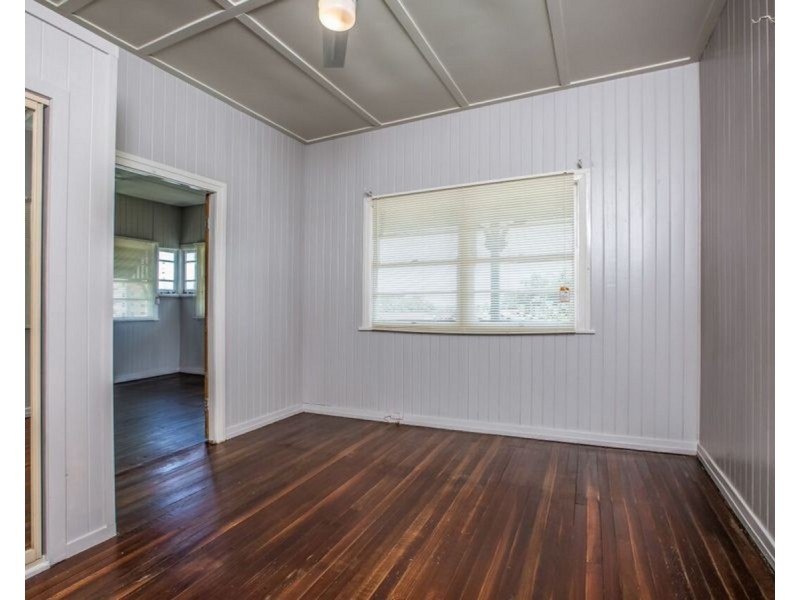 6 Louis Street, Redcliffe QLD 4020