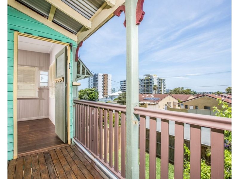 6 Louis Street, Redcliffe QLD 4020