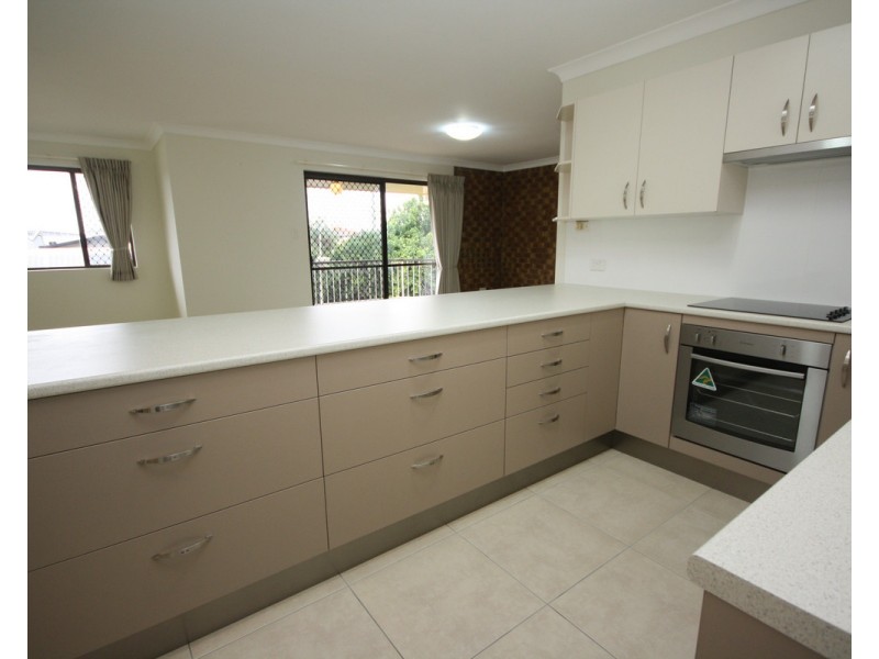3/2 Osbourne Street, Scarborough QLD 4020