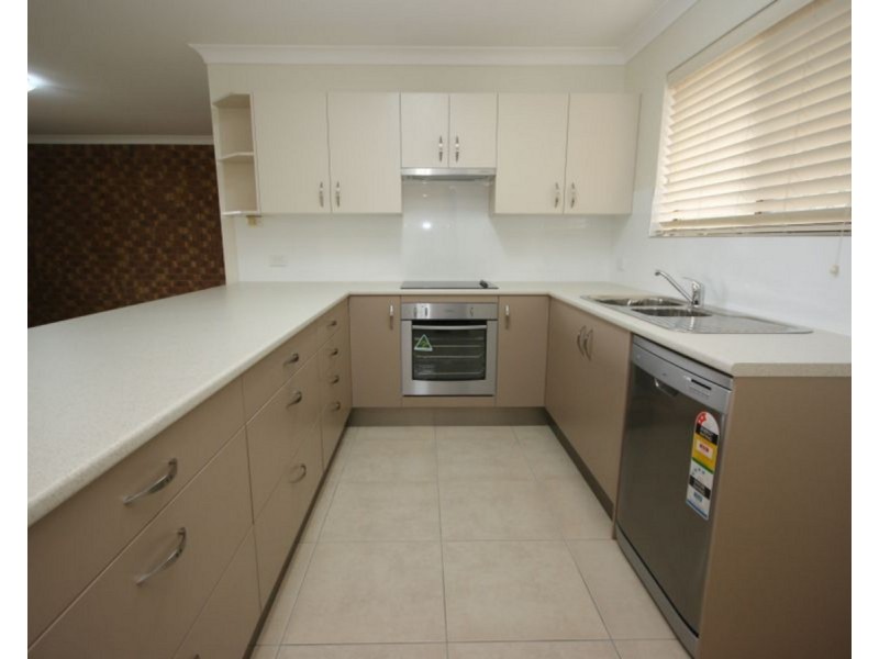 3/2 Osbourne Street, Scarborough QLD 4020