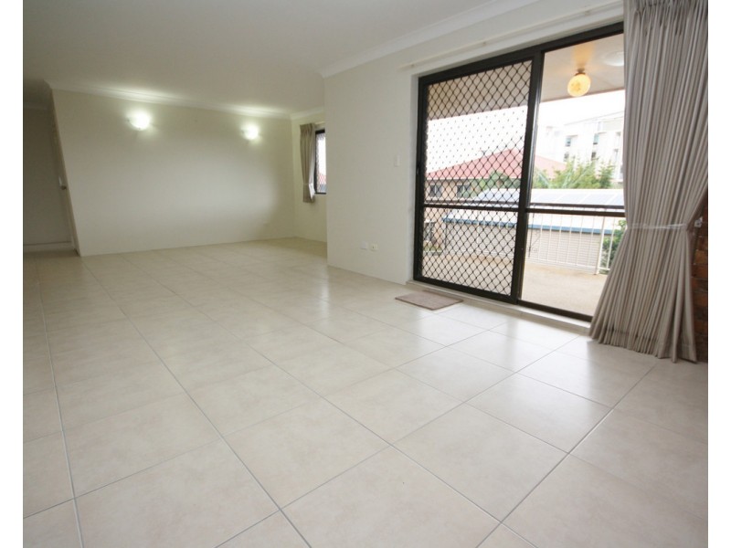 3/2 Osbourne Street, Scarborough QLD 4020