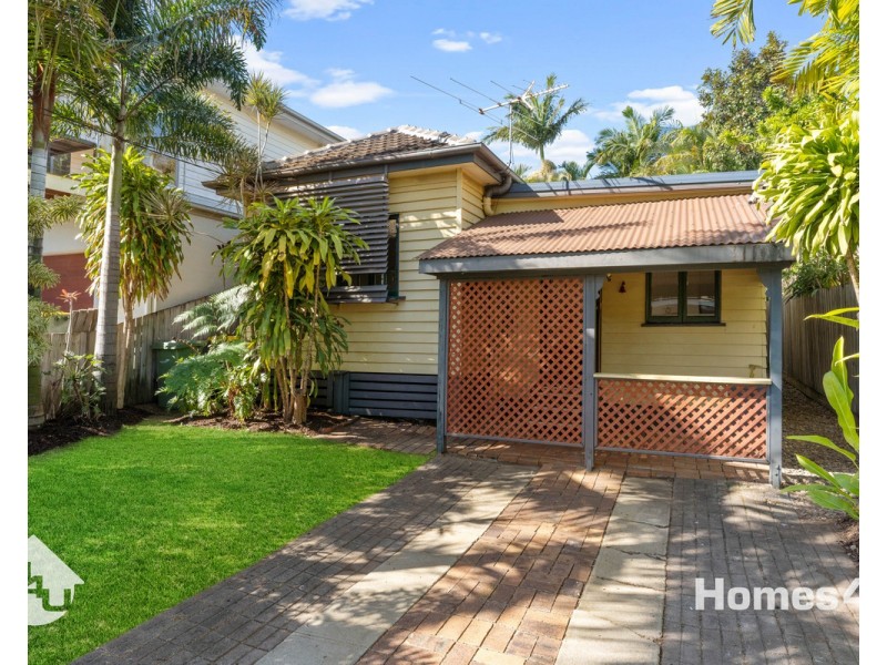 8 Donald Street, Woody Point QLD 4019