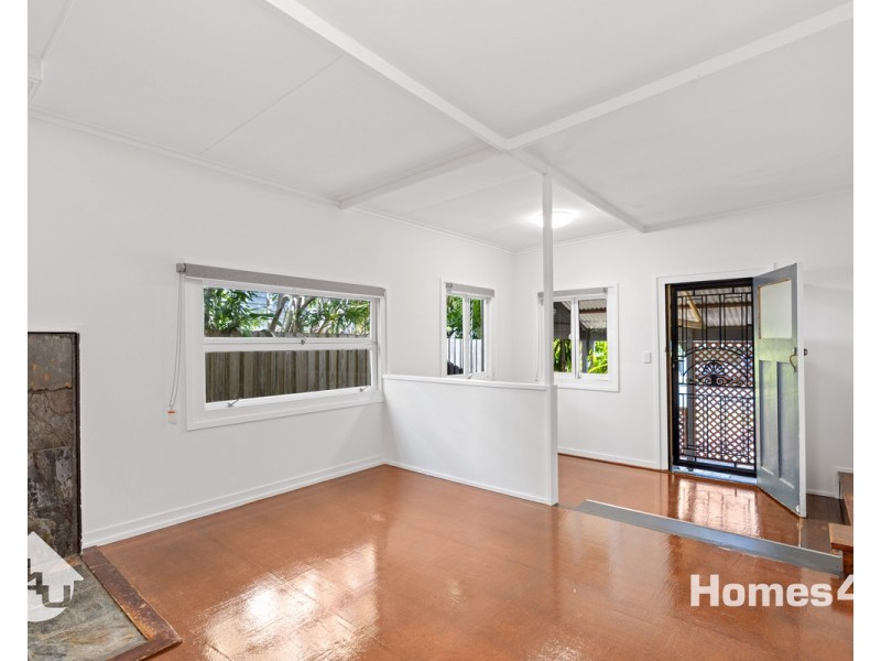 8 Donald Street, Woody Point QLD 4019