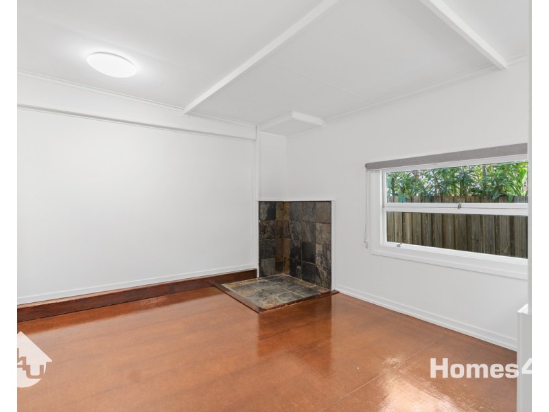 8 Donald Street, Woody Point QLD 4019