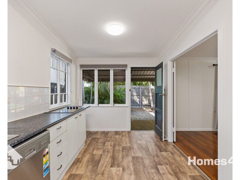 8 Donald Street, Woody Point QLD 4019