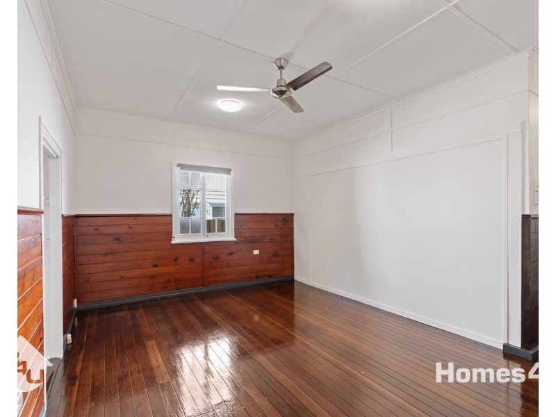 8 Donald Street, Woody Point QLD 4019