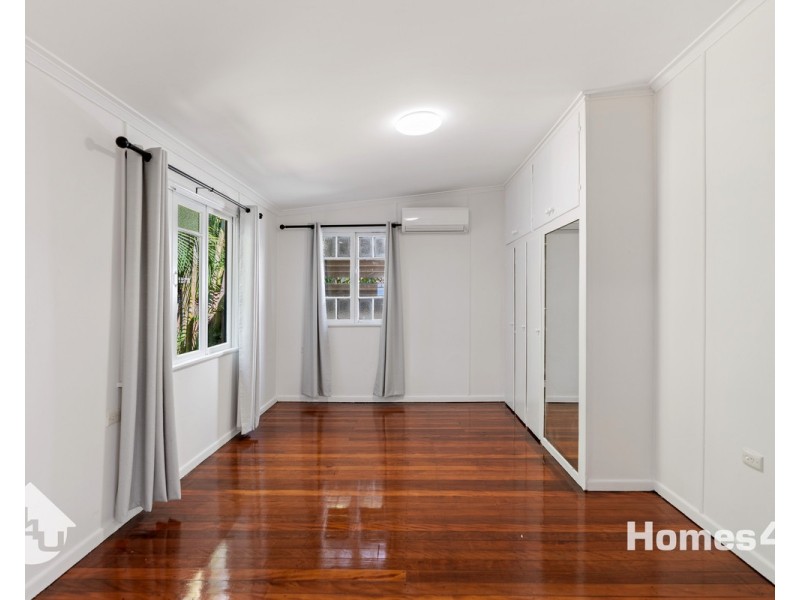 8 Donald Street, Woody Point QLD 4019
