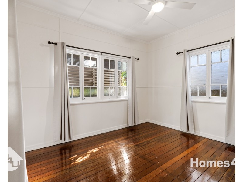 8 Donald Street, Woody Point QLD 4019