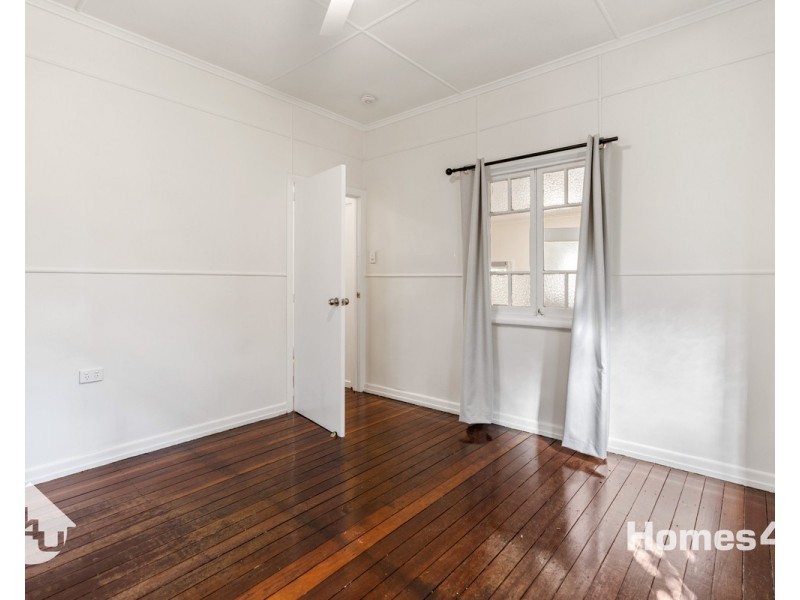 8 Donald Street, Woody Point QLD 4019