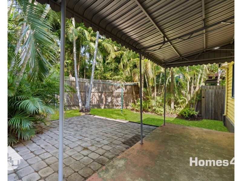8 Donald Street, Woody Point QLD 4019