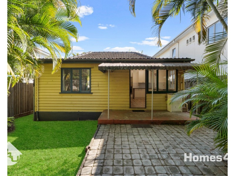 8 Donald Street, Woody Point QLD 4019