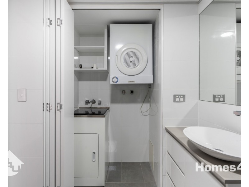 2/94-98 Prince Edward Parade, Redcliffe QLD 4020
