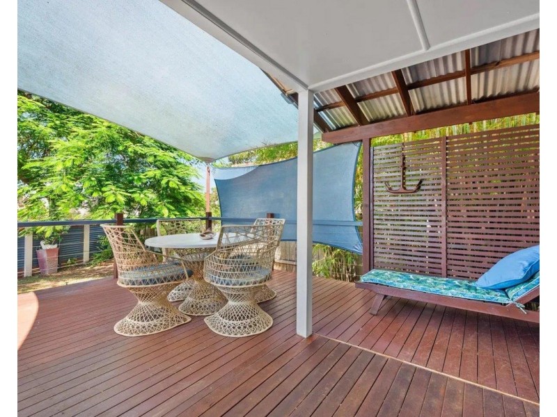 151 Prince Edward Parade, Scarborough QLD 4020