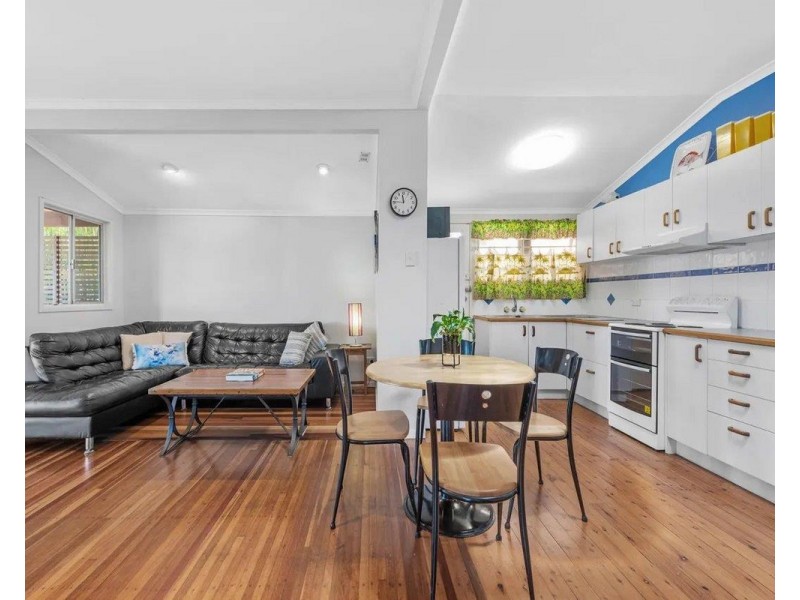 151 Prince Edward Parade, Scarborough QLD 4020