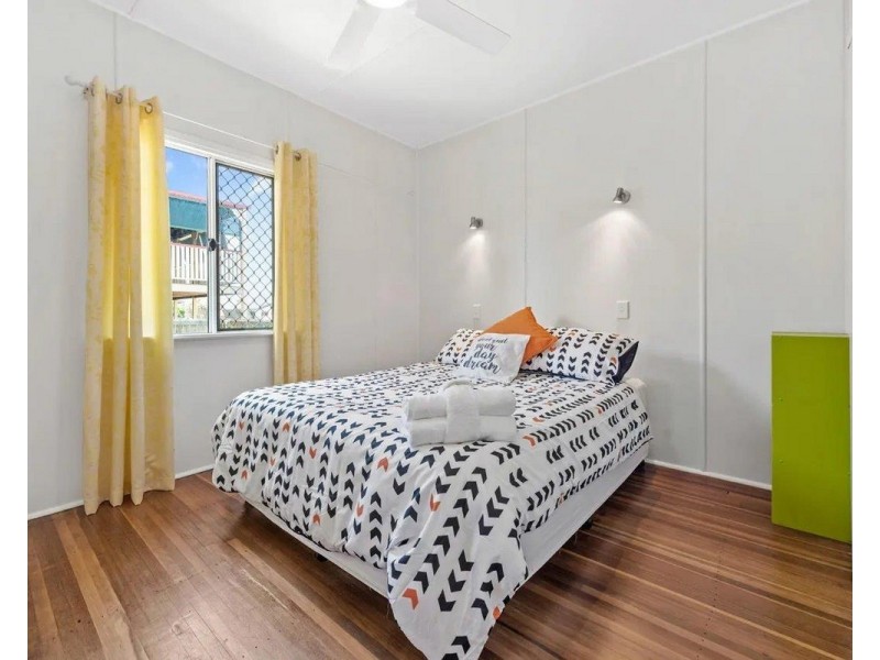 151 Prince Edward Parade, Scarborough QLD 4020